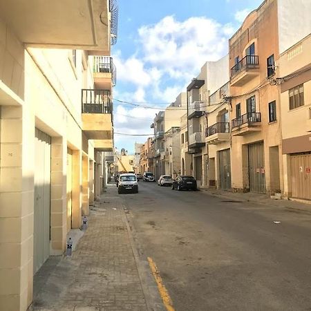 Luqa Apartment - 5 Mins From Airport Bagian luar foto