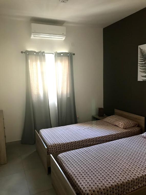 Luqa Apartment - 5 Mins From Airport Bagian luar foto