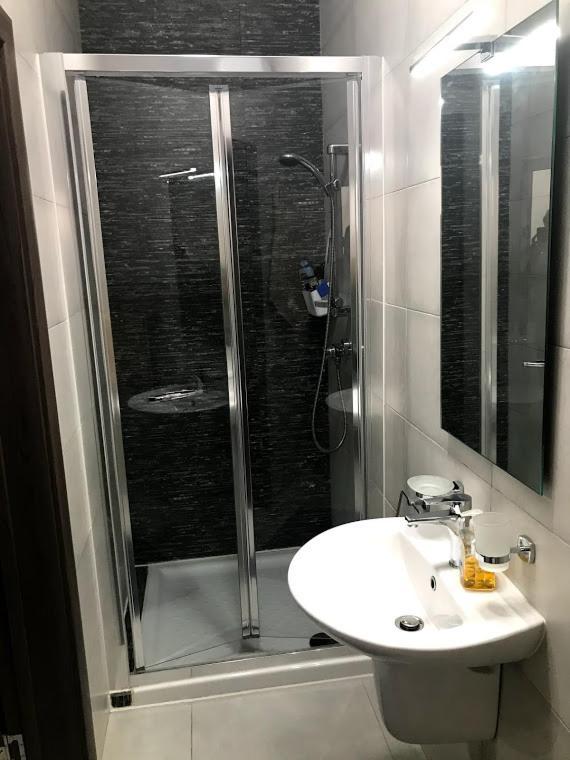 Luqa Apartment - 5 Mins From Airport Bagian luar foto